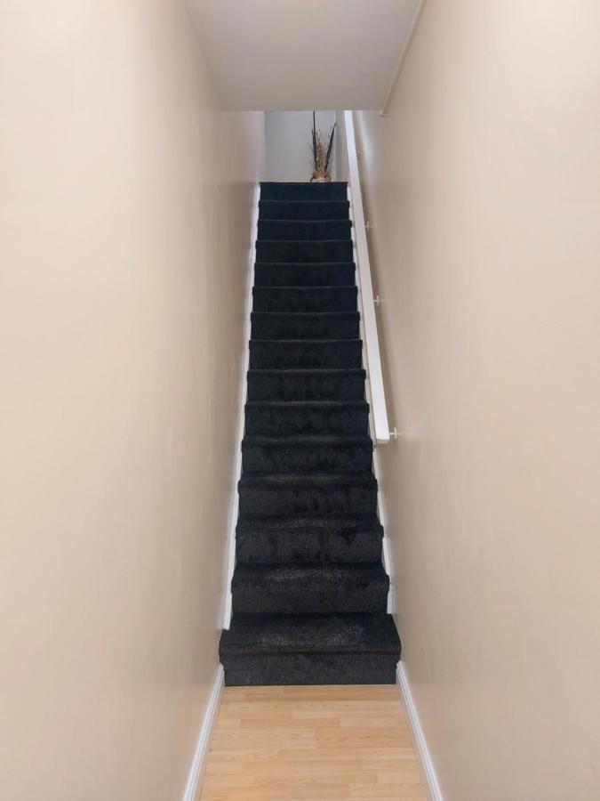 2 Large Bedroom Apartment- Wifi & Parking Fleetwood Exterior photo