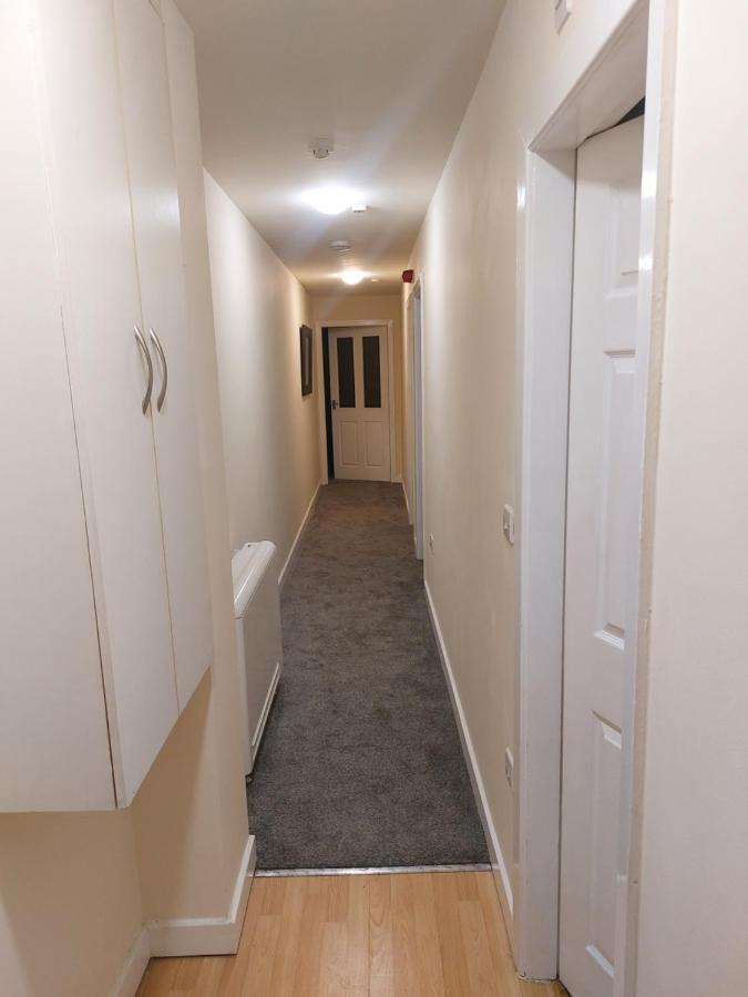2 Large Bedroom Apartment- Wifi & Parking Fleetwood Exterior photo