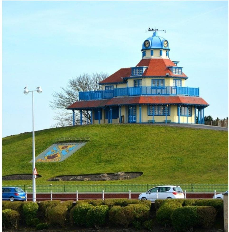 2 Large Bedroom Apartment- Wifi & Parking Fleetwood Exterior photo
